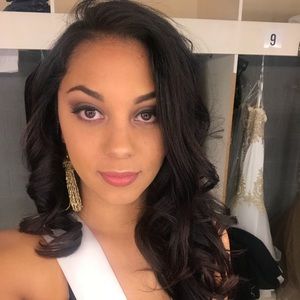 ♥️ Meet Your Posher!! Glory ♥️